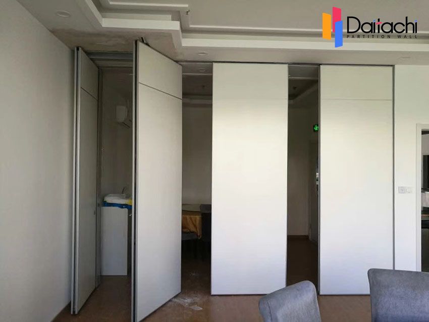 folding partition wall