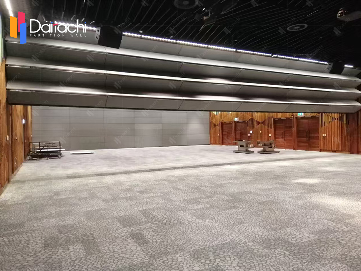 installation of 2 vertically <a href=https://www.daitachipartitionwall.com/product/folding-walls.html target='_blank'>Folding Walls</a> 