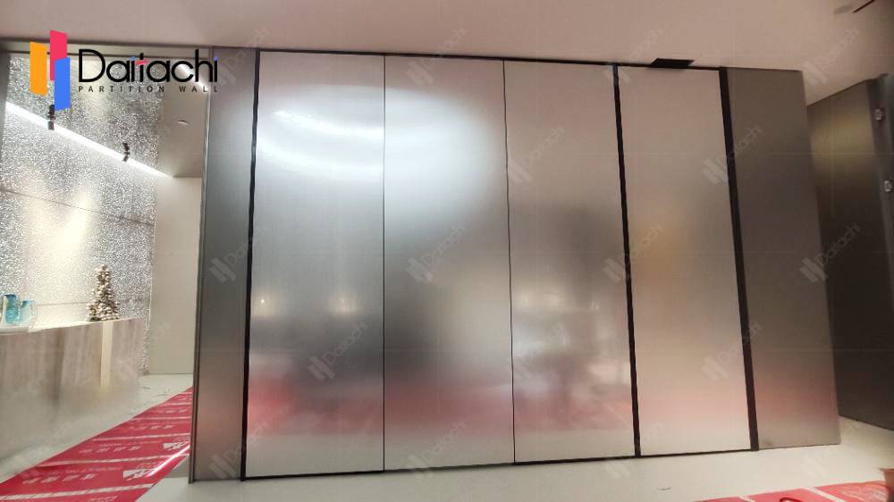 Semi-Automatic Metal Sliding Folding Partition Wall at Hankyu Semi-Automatic Metal Sliding Folding Partition Wall at Hankyu