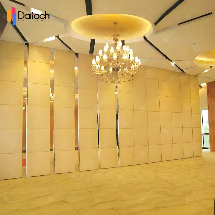 Manual <a href=https://www.daitachipartitionwall.com/Movable-Partition-Wall.html target='_blank'>Movable Partition Wall</a> with golden panels in the hotel lobby
