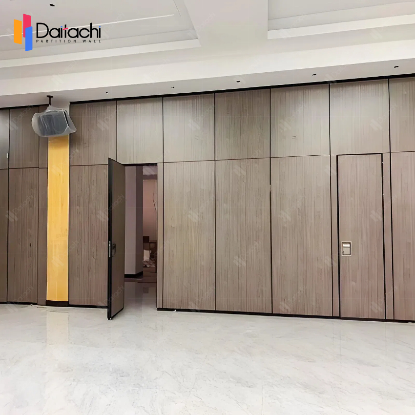 Gray wood grain manual <a href=https://www.daitachipartitionwall.com/Movable-Partition-Wall.html target='_blank'>Movable Partition Wall</a> with door