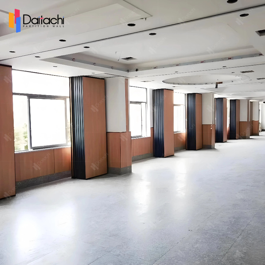 Light Wood-Toned <a href=https://www.daitachipartitionwall.com/Movable-Partition-Wall.html target='_blank'>Movable Partition Wall</a>