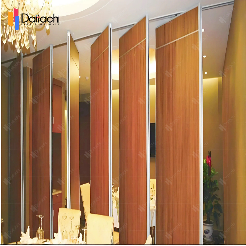 Reddish brown manual <a href=https://www.daitachipartitionwall.com/Movable-Partition-Wall.html target='_blank'>Movable Partition Wall</a> in the hotel box