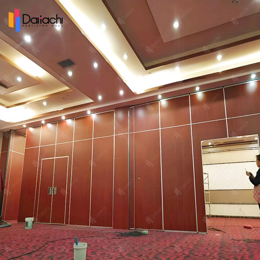 Reddish-brown ultra-high minimalist manual movable partition wall Reddish-brown ultra-high minimalist manual <a href=https://www.daitachipartitionwall.com/Movable-Partition-Wall.html target='_blank'>Movable Partition Wall</a>