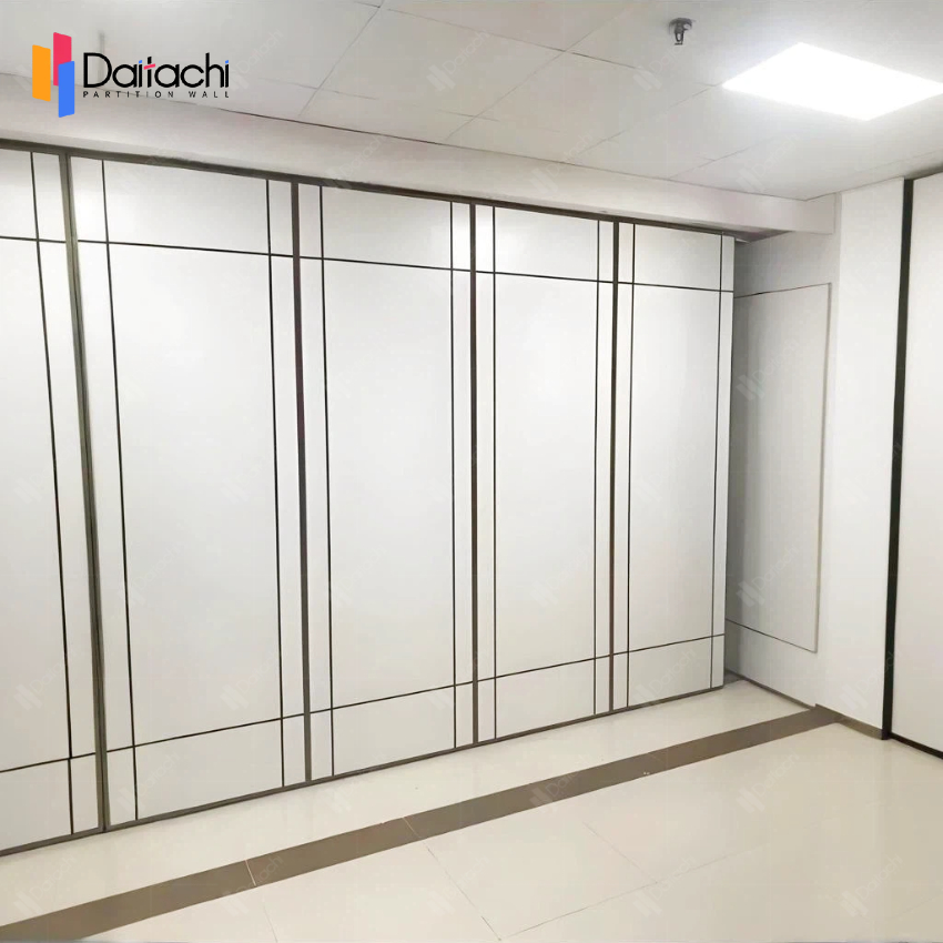 Simple white <a href=https://www.daitachipartitionwall.com/Movable-Partition-Wall.html target='_blank'>Movable Partition Wall</a> with clean lines