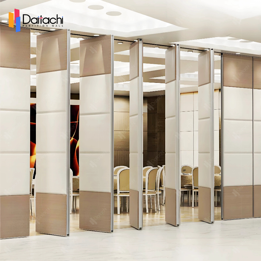 A simple, manually <a href=https://www.daitachipartitionwall.com/Movable-Partition-Wall.html target='_blank'>Movable Partition Wall</a> with brown top and bottom ends and a white middle section.