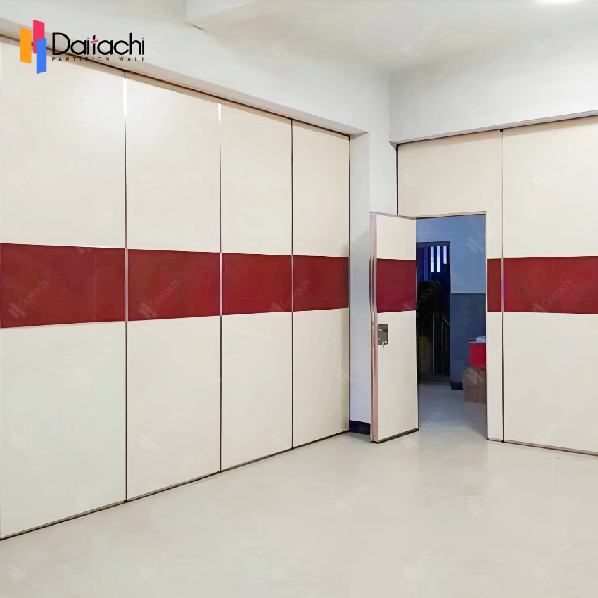 A minimalist, manually operated <a href=https://www.daitachipartitionwall.com/Movable-Partition-Wall.html target='_blank'>Movable Partition Wall</a> featuring a red central section flanked by off-white upper and lower ends.