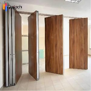 The Brown Manual Movable Partition Wall of Yiwu Hongzhi Clothing E-commerce Co., Ltd.