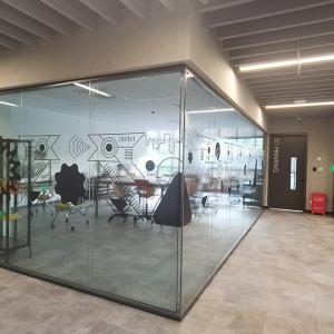 Frameless Glass Wall 