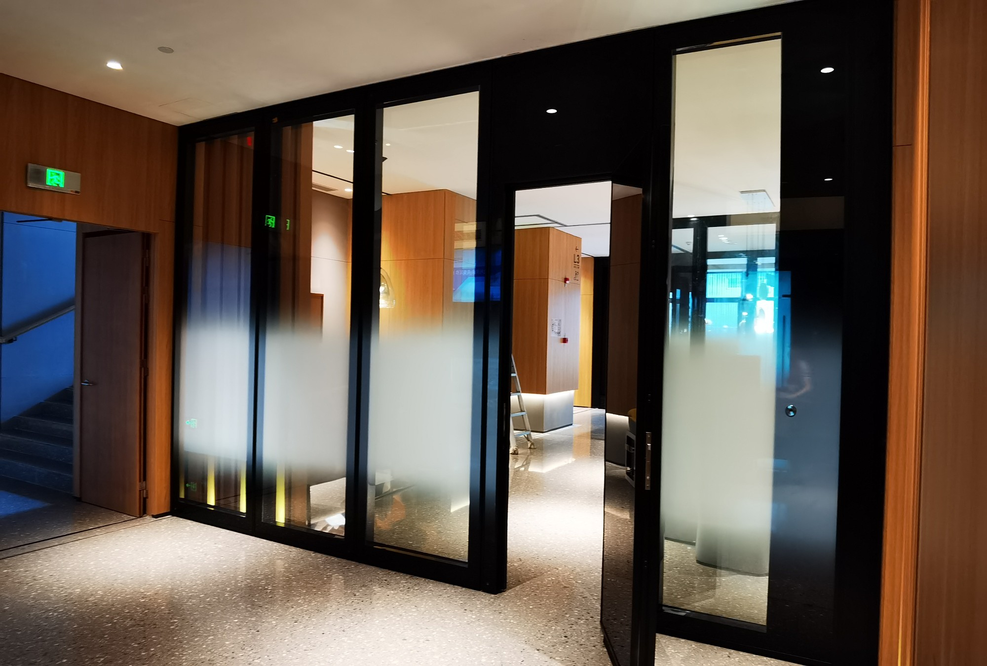 Glass Fully automatic operable partition wall