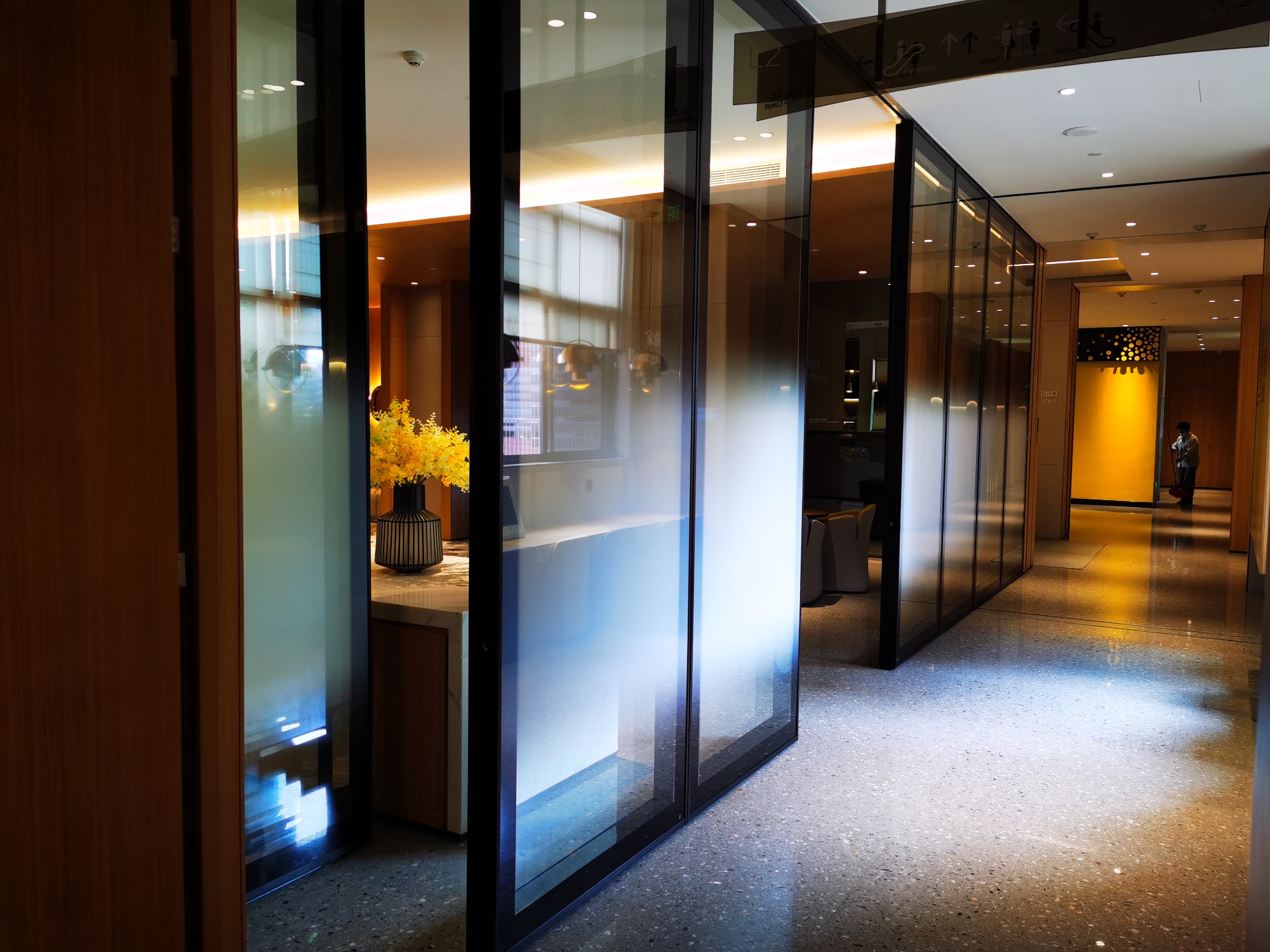 Glass Fully automatic operable partition wall