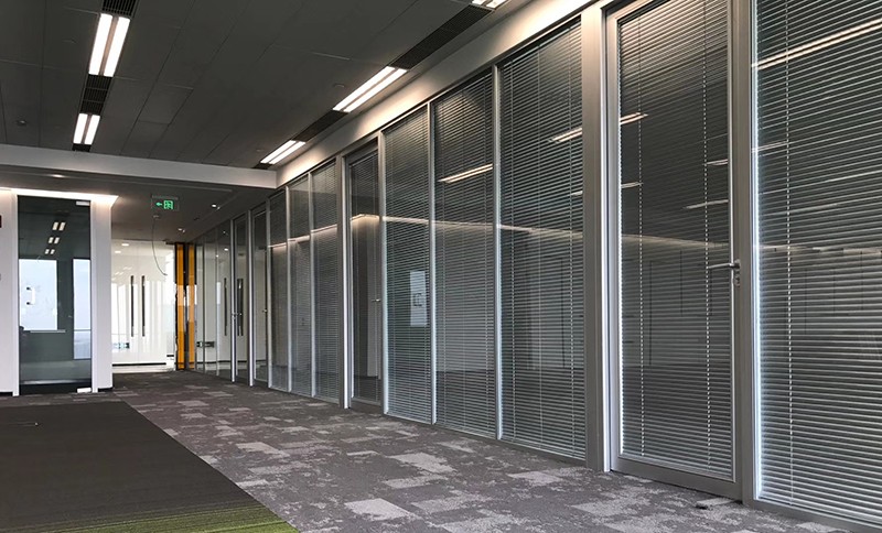 Glass Partitions With Integrated Blinds