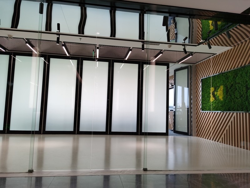 Glass Semi automatic operable partition wall