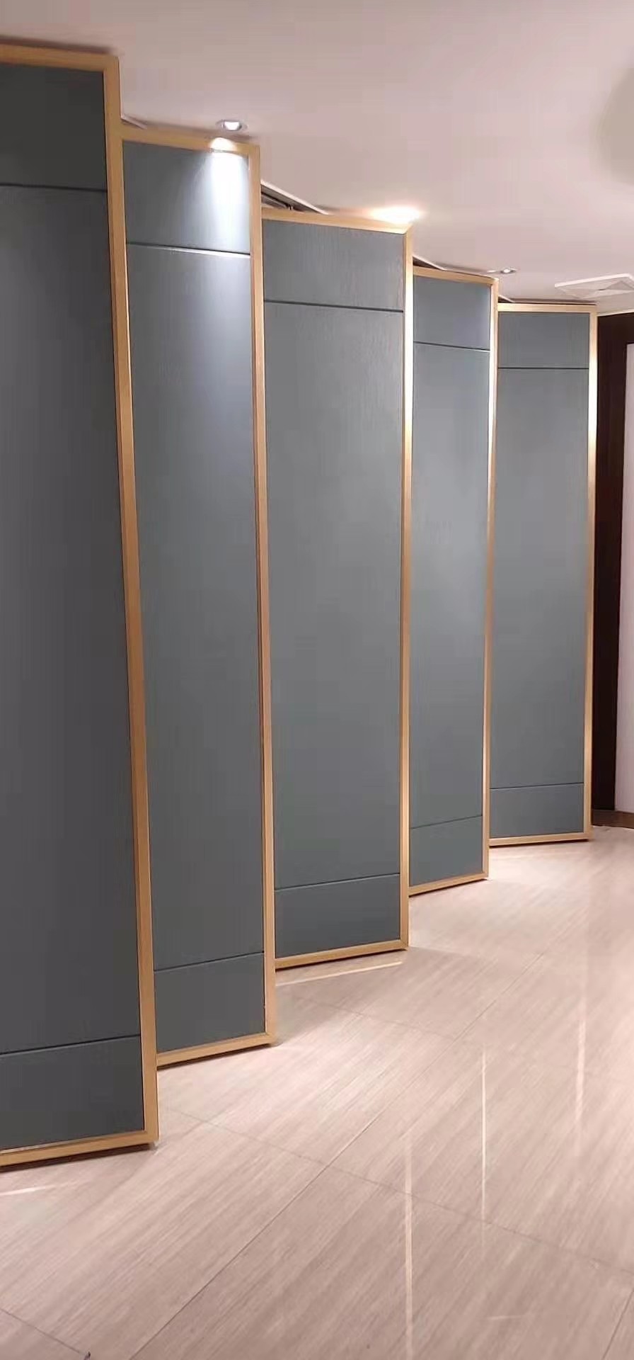 Room partition wall