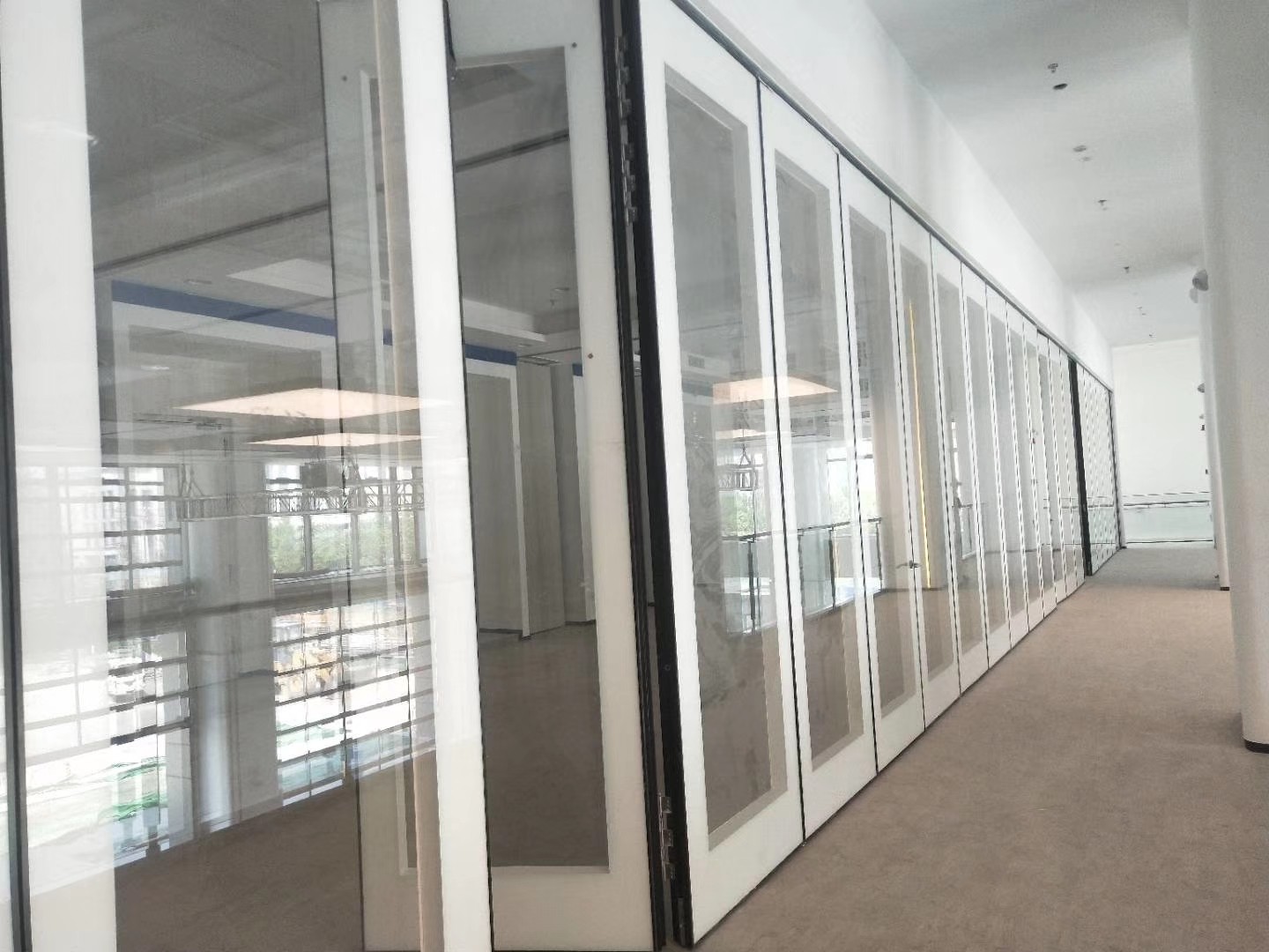 Semi-automatic Operable Partition Walls