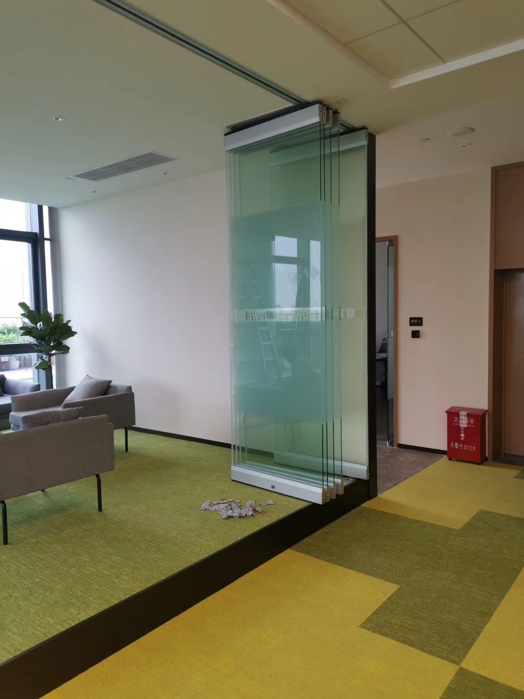 Frameless Operable Glass Wall Systems