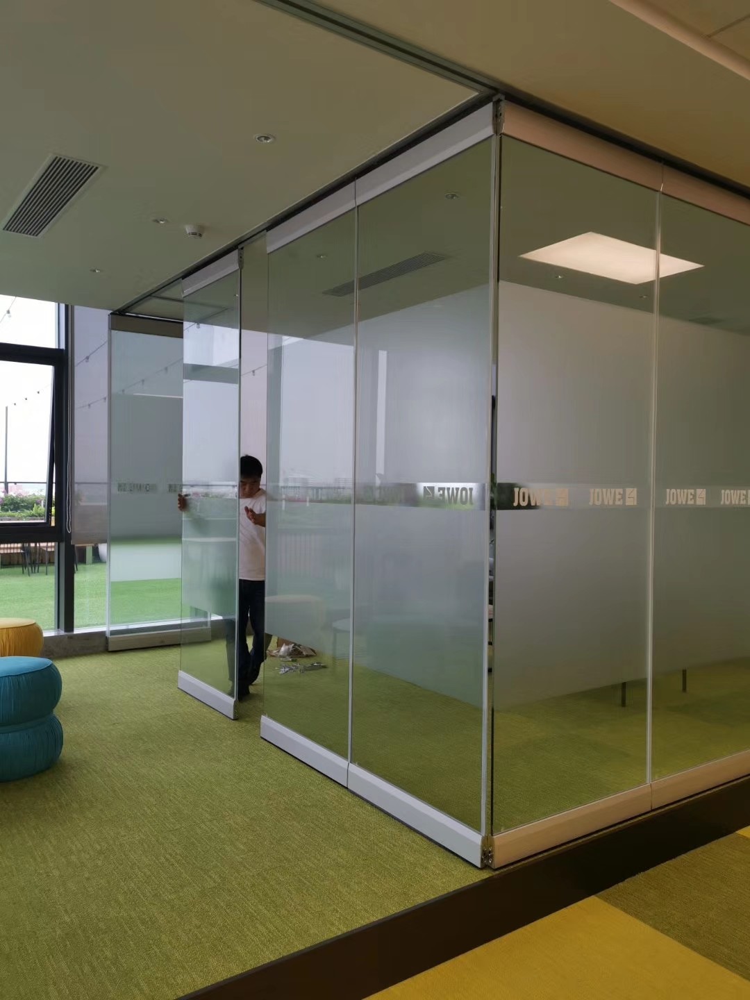 Frameless Operable Glass Wall Systems