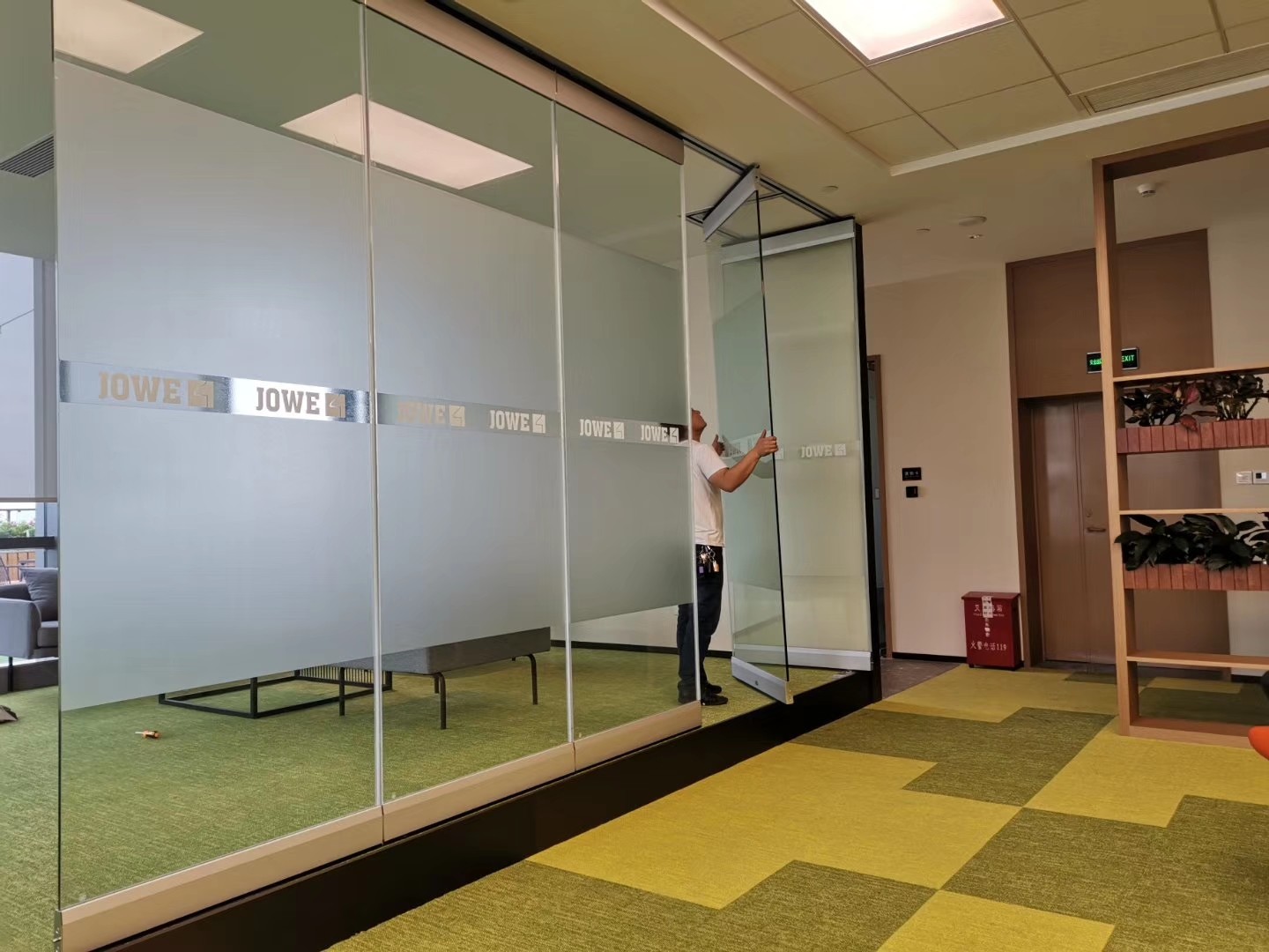 Frameless Operable Glass Wall Systems